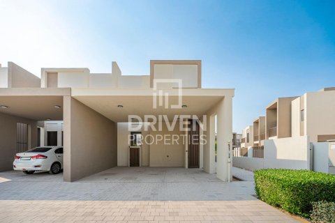 Rumah bandar di Dubai Land, Dubai, UAE 4 bilik tidur, 216 meter persegi № 653386 - foto 3