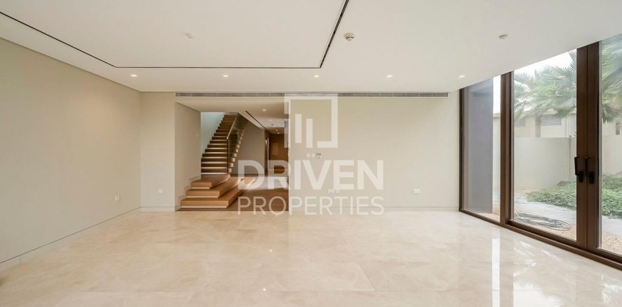 Villa asukohaga Jumeirah, Dubai, AÜE: 4 magamistoaga, 434 m² Nr 601844