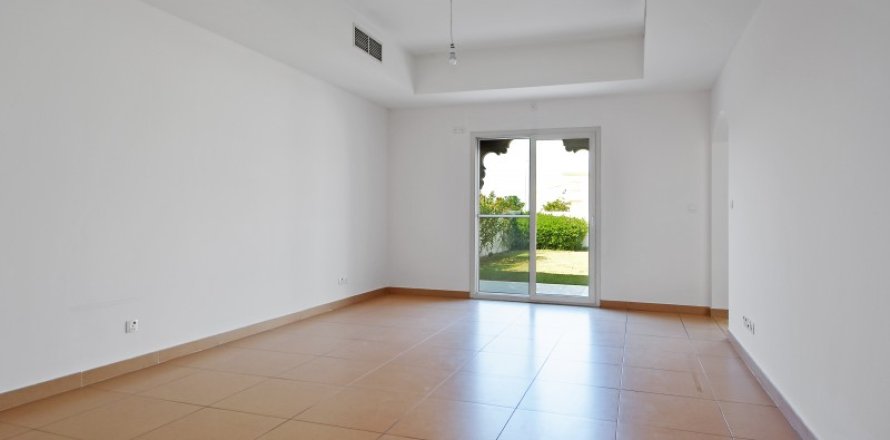 Vilë në Dubai Silicon Oasis, Emiratet e Bashkuara Arabe 3 dhoma gjumi, 368.17 m2. № 754452
