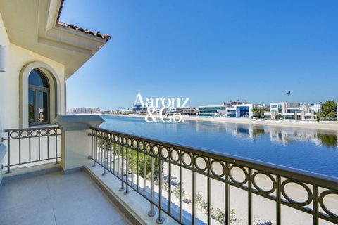 Palm Jumeirah, Dubai, संयुक्त अरब अमीरात में विला, 5 बेडरूम, 658 वर्ग मीटर, संख्या 719771 - फ़ोटो 24