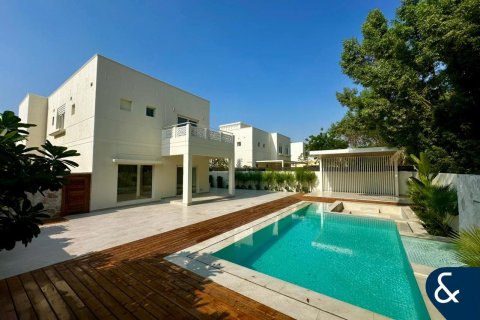 ویلا برای فروش در  Meadows، Dubai، امارات متحده عربی  3 خوابه ، 320 متر مربع ، شماره 671052 - تصویر 1