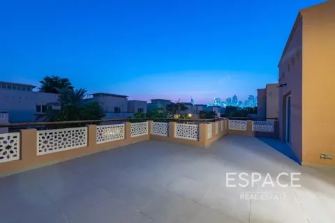 Villa en venta en The Lakes, Dubai, EAU 3 dormitorios, 362 m2 № 649934 - foto 17