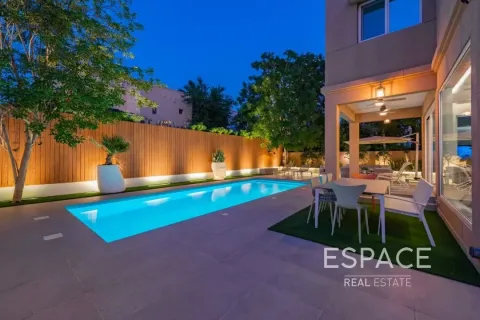 Villa en venta en The Lakes, Dubai, EAU 3 dormitorios, 362 m2 № 649934 - foto 1