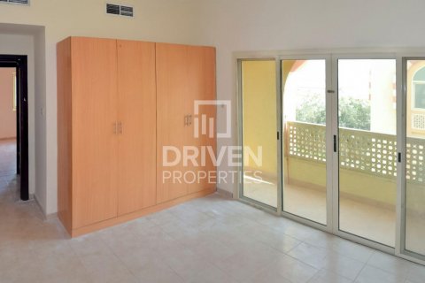 Budova v Dubai Investment Park, SAE 7 ložnice, 1584 m² Č.: 602968 - fotografie 2