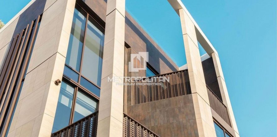 Vilë në Jumeirah, Dubai, Emiratet e Bashkuara Arabe 5 dhoma gjumi, 540 m2. № 592291