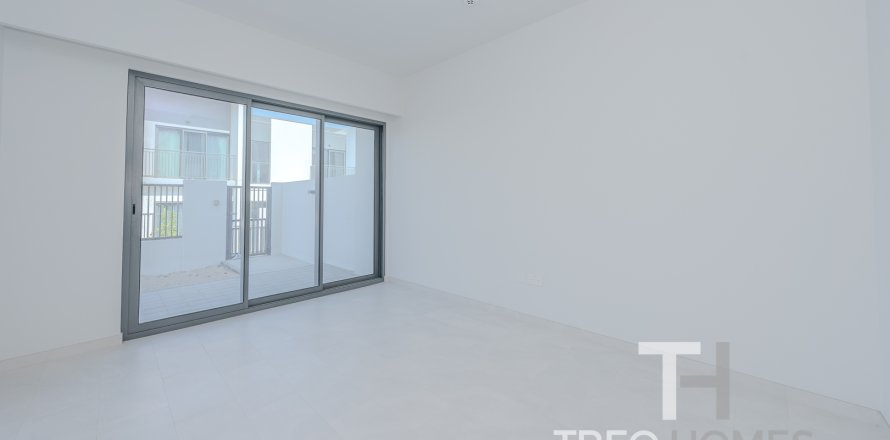 Villa em Dubai Land, Dubai, EAU 4 quartos, 215.91 m2 № 753674