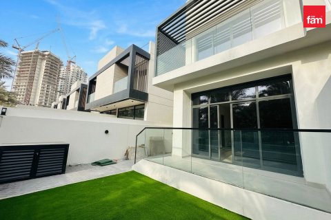 Villa in Dubai, UAE 5 bedrooms, 250.7 sq.m. № 758240