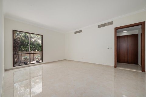 Vila u Al Barsha, Dubai, UAE 5 spavaćih soba, 3716.12 m2 Br. 759867 - fotografija 11