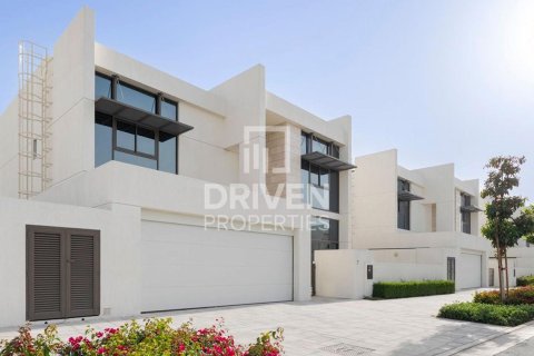 Villa til leie i Mohammed Bin Rashid City, Dubai, Emiratene 4 soverom, 608.14 kvm Nr. 744817 - Foto 1