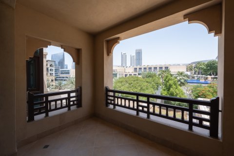 Appartamento in vendita a Downtown Dubai (Downtown Burj Dubai), Dubai, EAU 2 camere da letto, 130.25 mq. № 748477 - foto 2