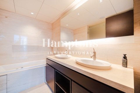 Apartamento en alquiler en Burj Khalifa, Dubai, EAU 2 dormitorios, 152.26987506 m2 № 659372 - foto 12