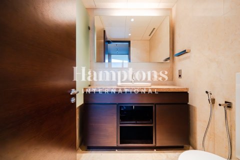 Apartamento en alquiler en Burj Khalifa, Dubai, EAU 2 dormitorios, 152.26987506 m2 № 659372 - foto 4