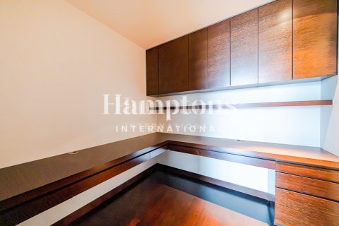 Apartamento en alquiler en Burj Khalifa, Dubai, EAU 2 dormitorios, 152.26987506 m2 № 659372 - foto 6