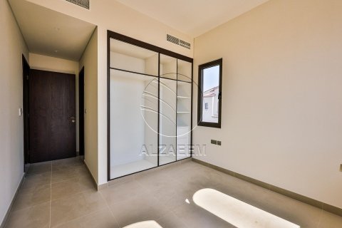 Townhouse in Khalifa City, Abu Dhabi, UAE 3 bedrooms, 172 sq.m. № 615133 - photo 20