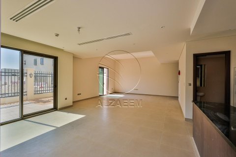 Townhouse in Khalifa City, Abu Dhabi, UAE 3 bedrooms, 172 sq.m. № 615133 - photo 4