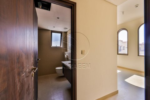 Townhouse in Khalifa City, Abu Dhabi, UAE 3 bedrooms, 172 sq.m. № 615133 - photo 17