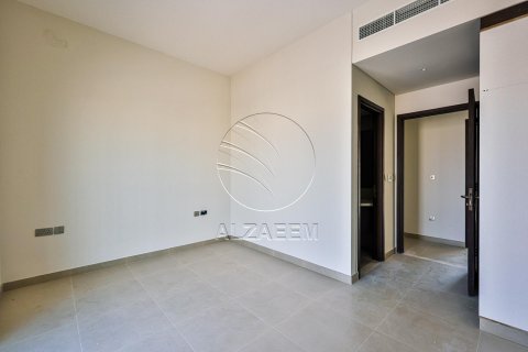 Townhouse in Khalifa City, Abu Dhabi, UAE 3 bedrooms, 172 sq.m. № 615133 - photo 15
