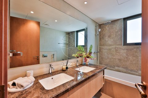 Townhouse in Khalifa City, Abu Dhabi, UAE 3 bedrooms, 171 sq.m. № 615134 - photo 6