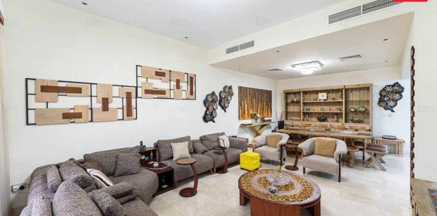 Radový dom v Dubai, SAE 4 spálne, 328.7 m2 č. 753294