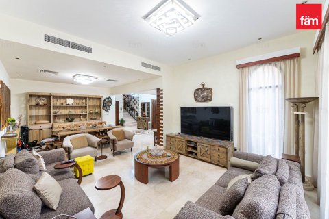 Radový dom v Dubai, SAE 4 spálne, 328.7 m2 č. 753294 - Fotografia 3