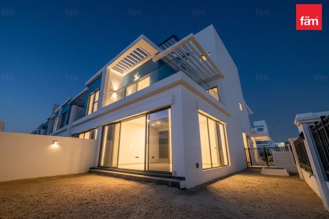 Vila v Dubai, SAE 5 spální, 144 m2 č. 692981