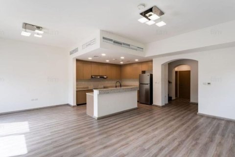 Villetta a schiera in affitto a Dubai, EAU 3 camere da letto, 174.8 mq. № 694345 - foto 2