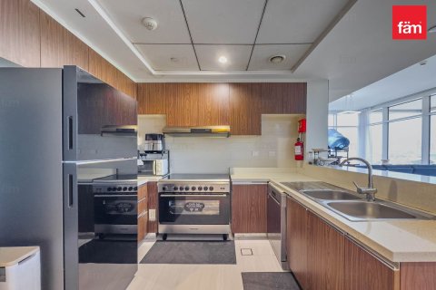 Apartment in Al Kifaf, Dubai, UAE 2 bedrooms, 148 sq.m. № 695237 - photo 7