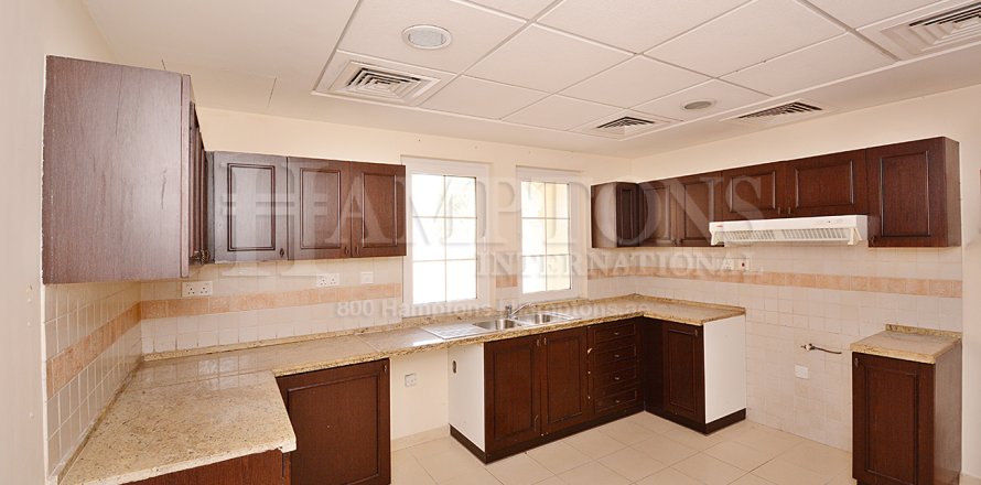 Villa en Dubai Land, Dubai, EAU 3 dormitorios, 540.695 m² № 651031