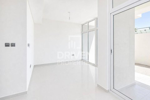 Casa urbana para venda em Dubai, EAU 3 quartos, 112.23 m2 № 765337 - foto 2