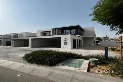 Villa in Jebel Ali, Dubai, UAE 4 bedrooms, 300 sq.m. № 738135 - photo 1