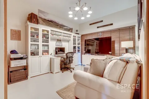 Villa in Al Furjan, Dubai, UAE 3 bedrooms, 283 sq.m. № 738134 - photo 10