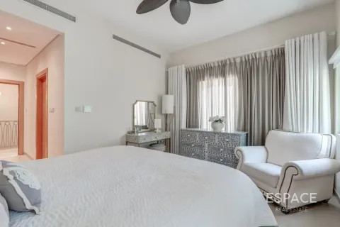 Villa in Al Furjan, Dubai, UAE 3 bedrooms, 283 sq.m. № 738134 - photo 12