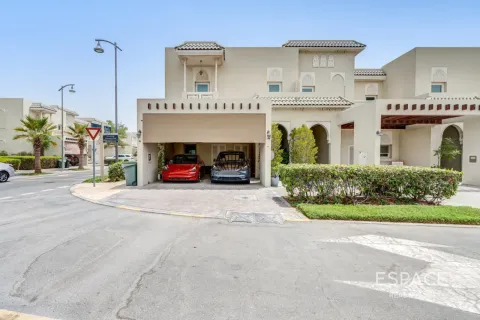 Villa in Al Furjan, Dubai, UAE 3 bedrooms, 283 sq.m. № 738134 - photo 19