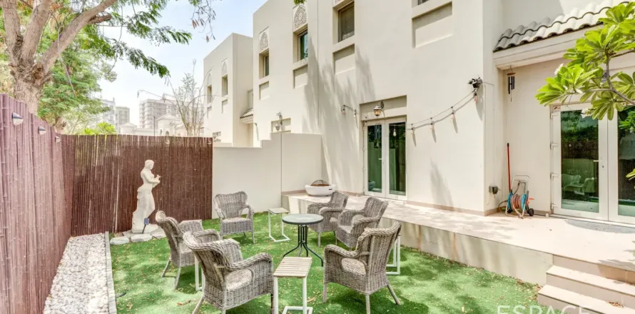 Villa in Al Furjan, Dubai, UAE 3 bedrooms, 283 sq.m. № 738134