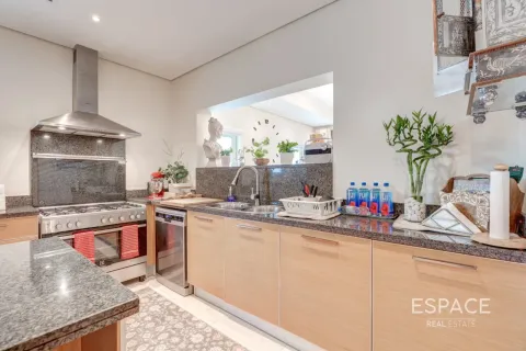Villa in Al Furjan, Dubai, UAE 3 bedrooms, 283 sq.m. № 738134 - photo 5