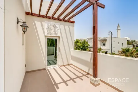 Villa in Al Furjan, Dubai, UAE 3 bedrooms, 283 sq.m. № 738134 - photo 16