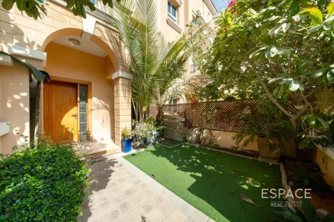 Villa in Jumeirah Village Circle, Dubai, UAE 3 bedrooms, 307 sq.m. № 738132 - photo 1