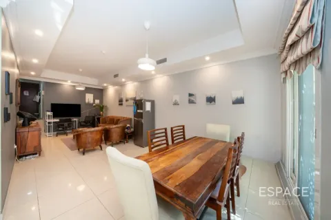Villa in Jumeirah Village Circle, Dubai, UAE 3 bedrooms, 307 sq.m. № 738132 - photo 2
