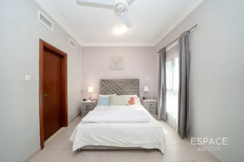 Villa in Jumeirah Village Circle, Dubai, UAE 3 bedrooms, 307 sq.m. № 738132 - photo 6