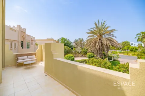 Villa in Jumeirah Islands, Dubai, UAE 4 bedrooms, 509 sq.m. № 738133 - photo 17