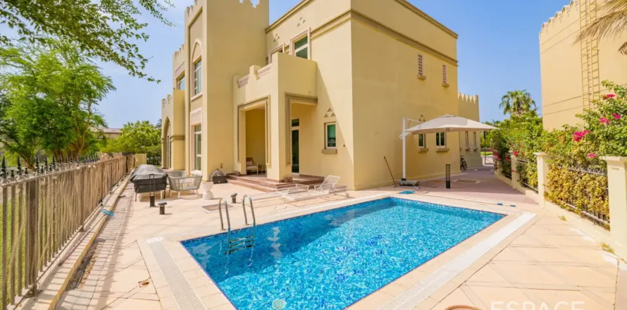 Villa in Jumeirah Islands, Dubai, UAE 4 bedrooms, 509 sq.m. № 738133