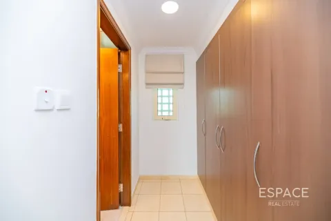 Villa in Jumeirah Islands, Dubai, UAE 4 bedrooms, 509 sq.m. № 738133 - photo 9