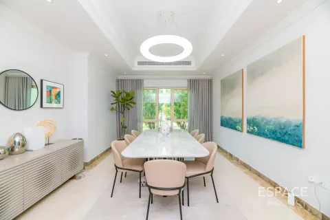 Villa in Jumeirah Islands, Dubai, UAE 4 bedrooms, 509 sq.m. № 738133 - photo 7