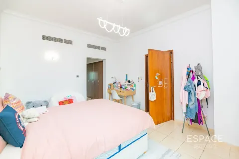 Villa in Jumeirah Islands, Dubai, UAE 4 bedrooms, 509 sq.m. № 738133 - photo 13