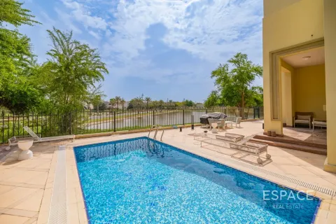 Villa in Jumeirah Islands, Dubai, UAE 4 bedrooms, 509 sq.m. № 738133 - photo 16