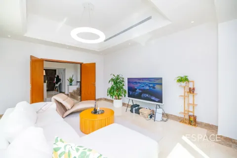 Villa in Jumeirah Islands, Dubai, UAE 4 bedrooms, 509 sq.m. № 738133 - photo 4