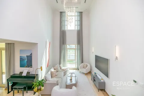 Villa in Jumeirah Islands, Dubai, UAE 4 bedrooms, 509 sq.m. № 738133 - photo 2