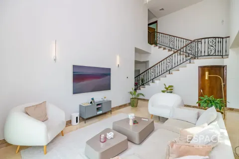 Villa in Jumeirah Islands, Dubai, UAE 4 bedrooms, 509 sq.m. № 738133 - photo 5