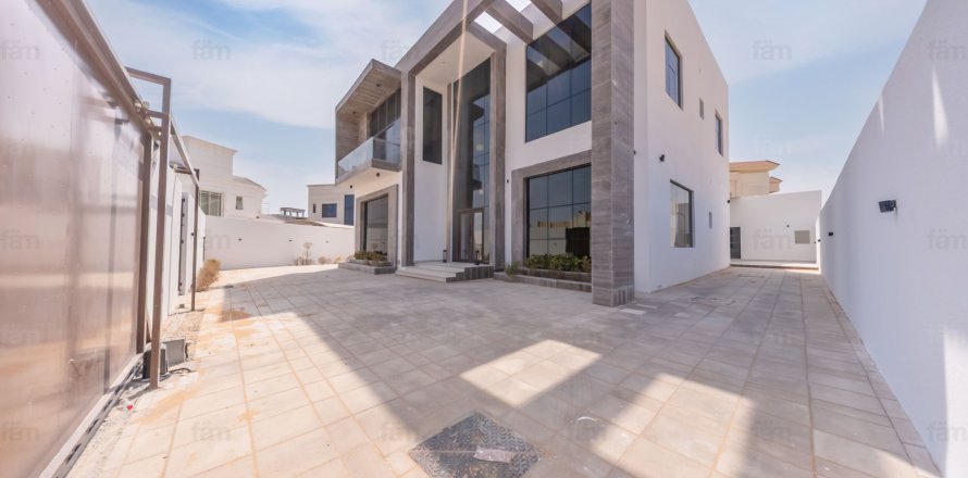 Villa en Al Quoz, Dubai, EAU 5 dormitorios, 929 m² № 766319