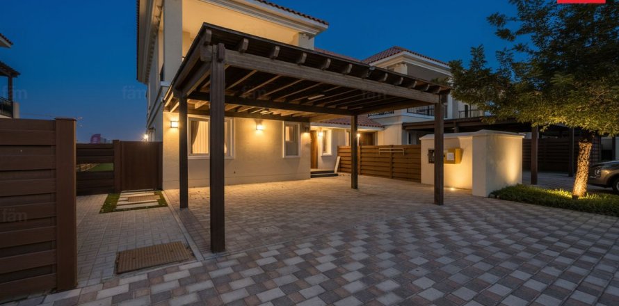 Dubai, संयुक्त अरब अमीरात में टाउनहाउस, 4 बेडरूम, 317.9 वर्ग मीटर, संख्या 689526